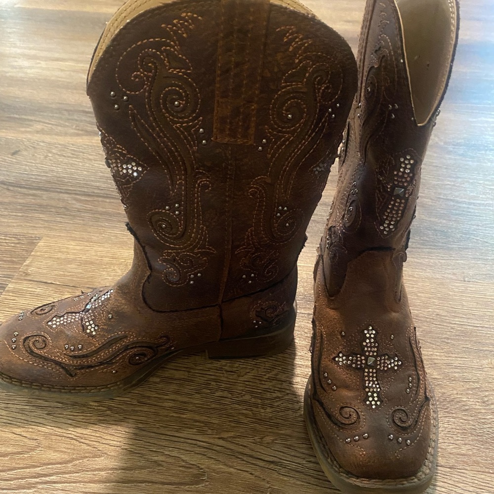 Size 12 toddler Roper boots barely worn.